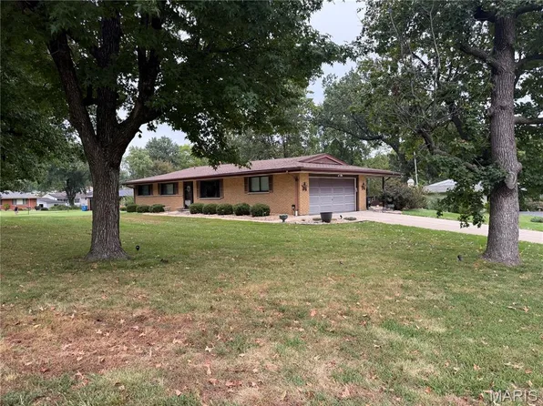 10149 Carolynne Dr, Saint Louis, MO 63128