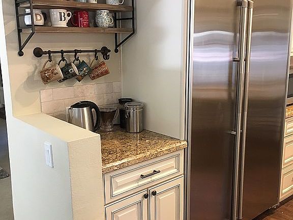 3rd image of 860 Waldstrasse Dr