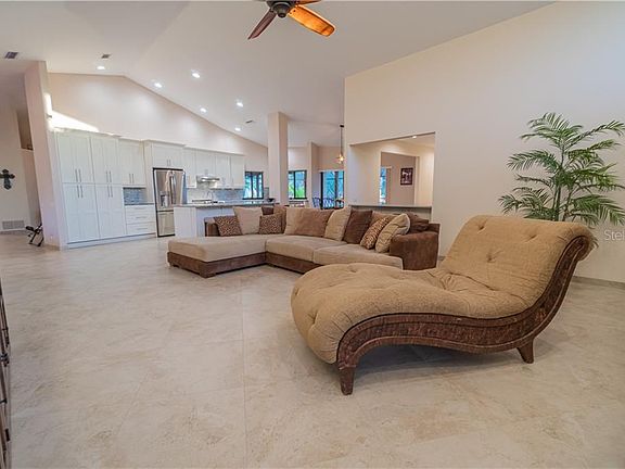 4th image of 3846 Torrey Pines Blvd