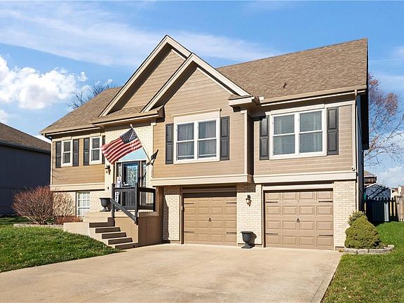 3rd image of 1204 NW Long Dr