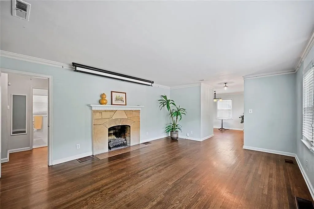 3 bed, 1.5 bath, 1744 sqft, $2,300 — Photo 3