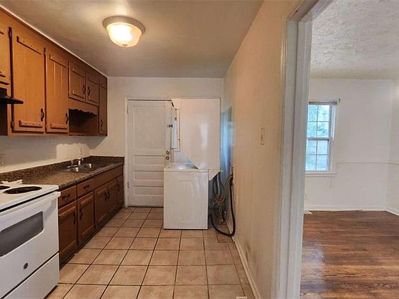 5th image of 1803 S Gordon St SW