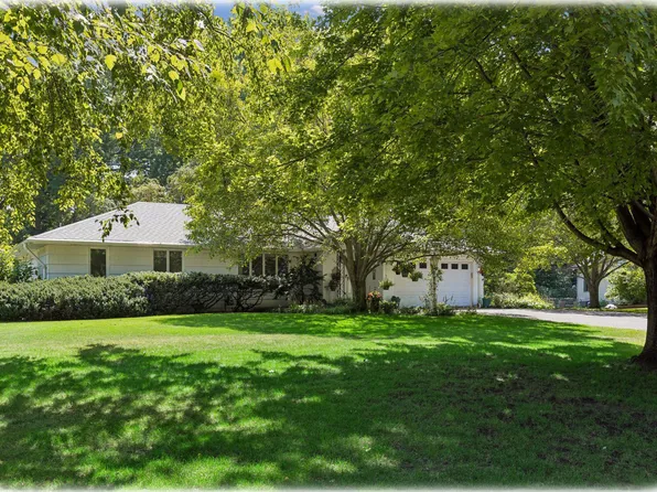 12915 Lone Oak Dr, Minnetonka, MN 55305