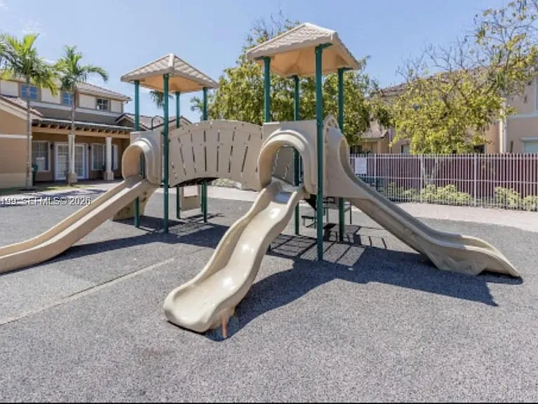 12450 SW 125th Ter #12450 — Photo 15