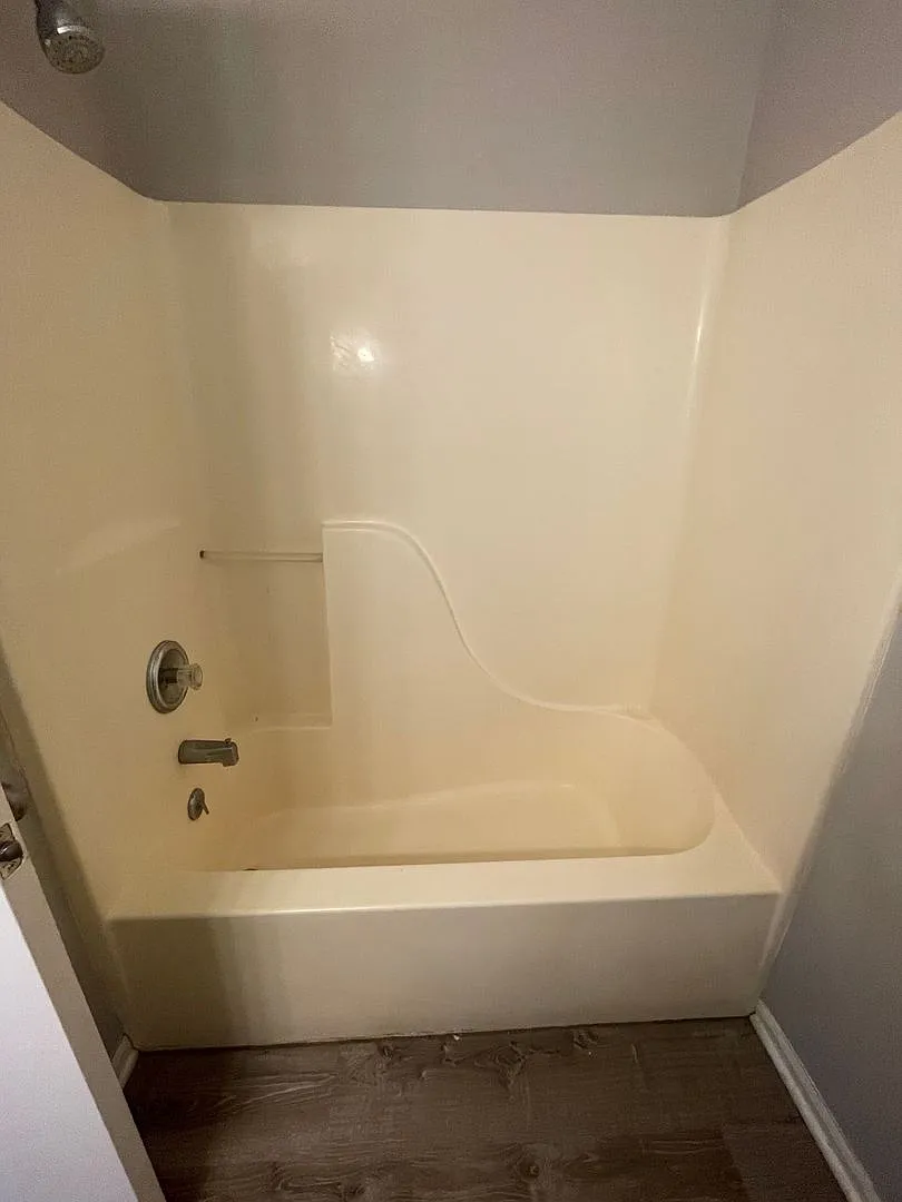 Building Photo - 655-657 W Country Squire Ct