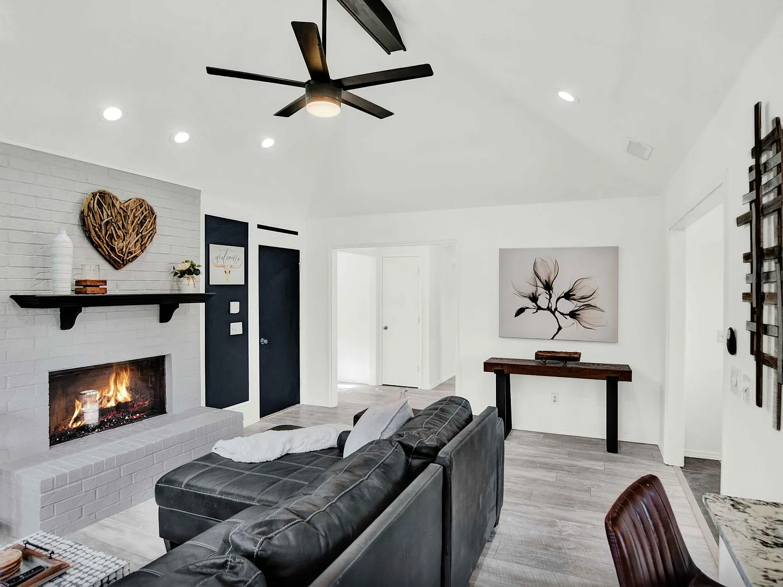 8060 Christie Dr — Photo 3
