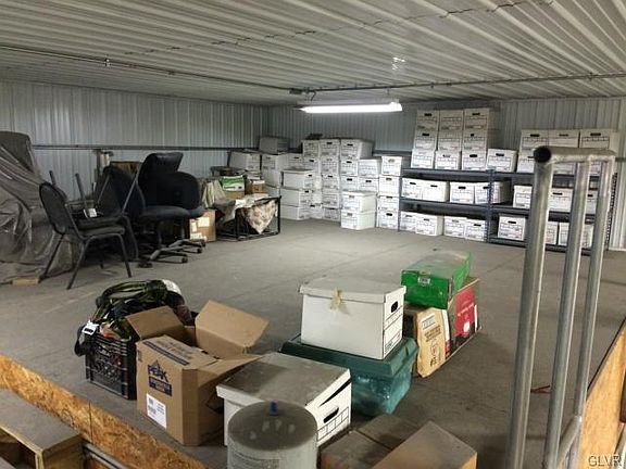 5th image of 4988 E Valley Dr