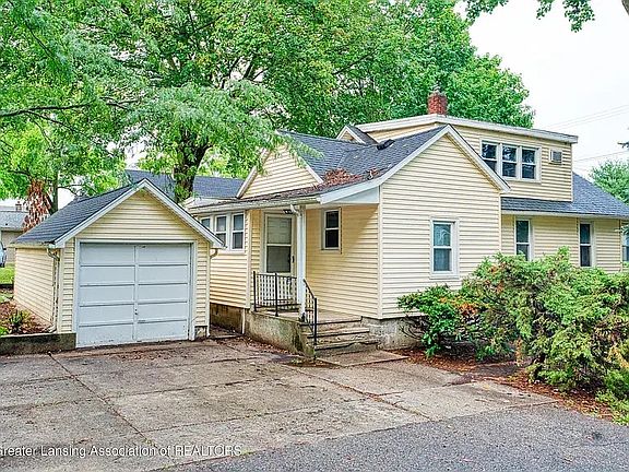 3rd image of 646 N Hagadorn Rd