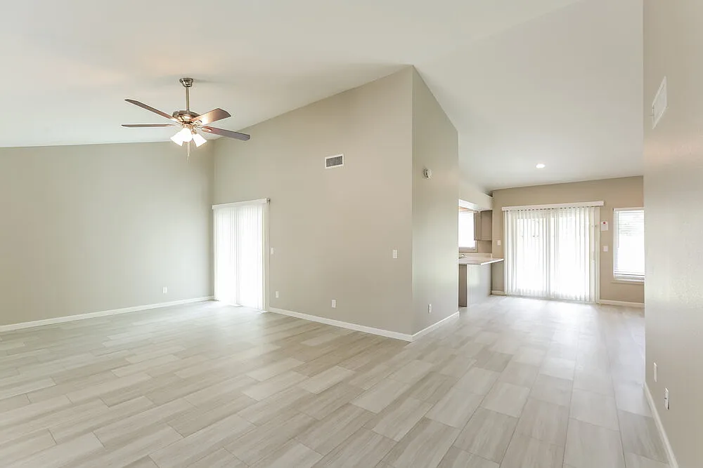 3 bed, 2.0 bath, 1398 sqft, $2,315 — Photo 4