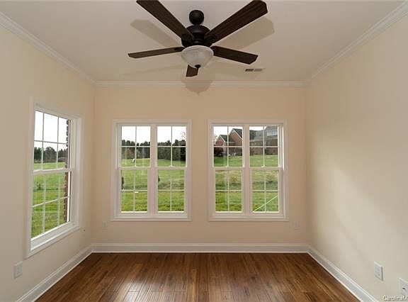 4th image of 1040 Villas Dr