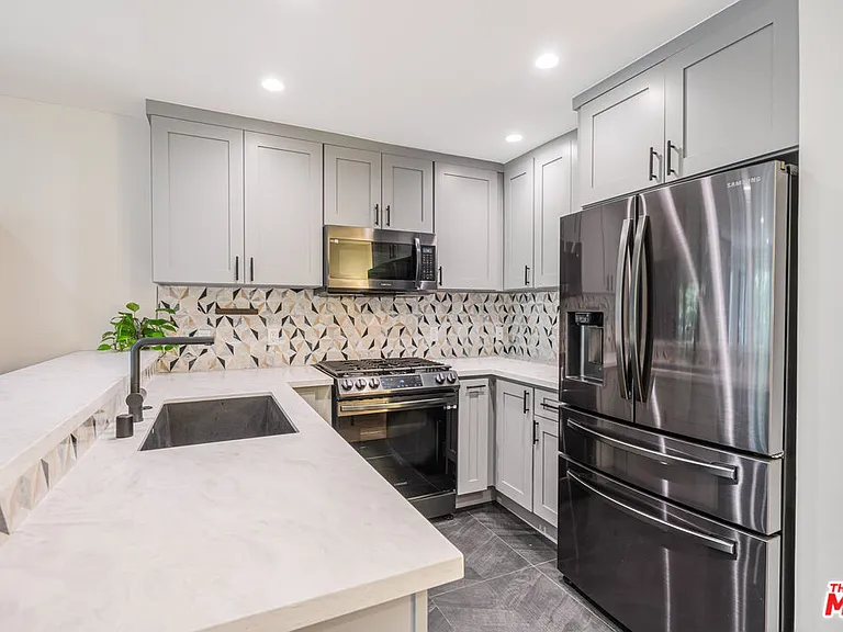 950 N Kings Rd #216 — Photo 7