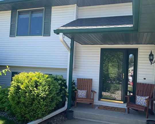 3rd image of 105 Copperfield Dr