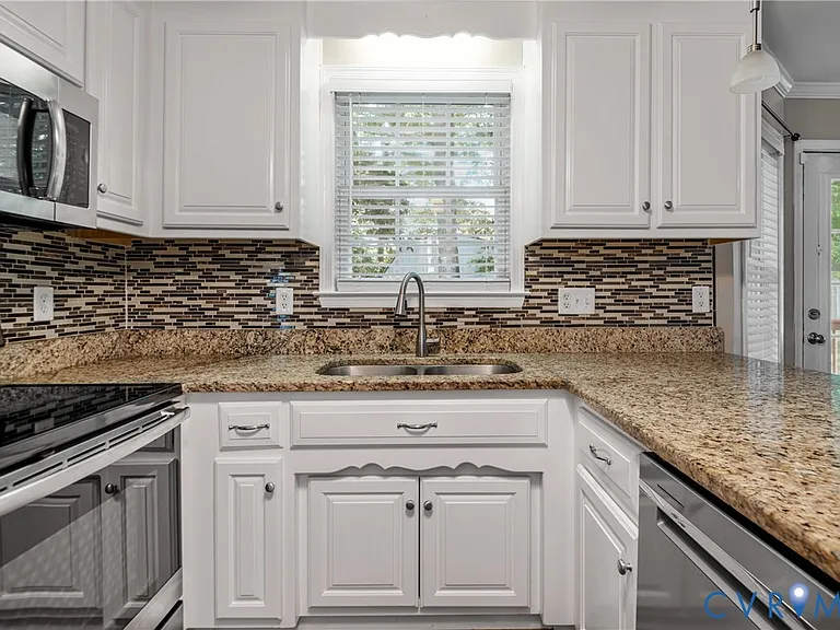 3924 Liberty Point Dr — Photo 15