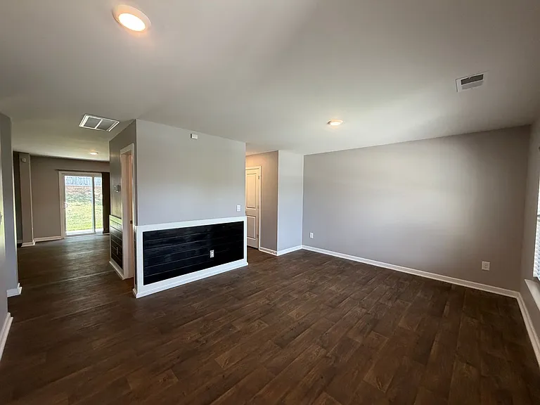 220 Roper St — Photo 5