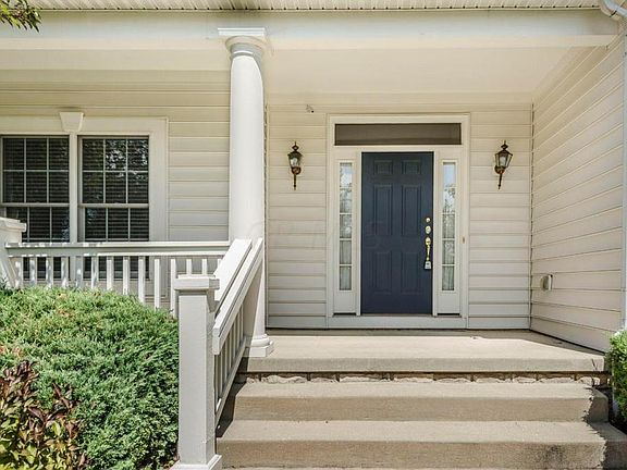 3rd image of 6918 Camden Dr