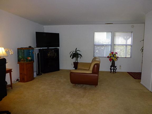 4th image of 102 S Kellogg Ave