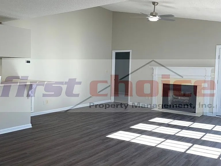 1750 Ridgefield Ct — Photo 6