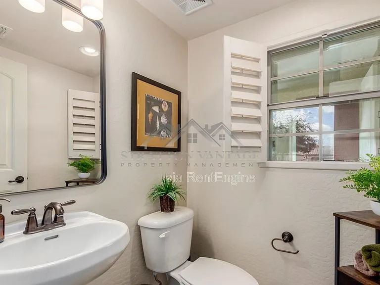 4467 E Remington Dr — Photo 11