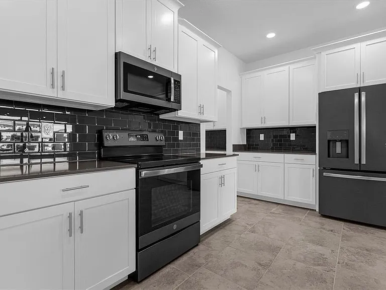 5033 Bessie Ct — Photo 8