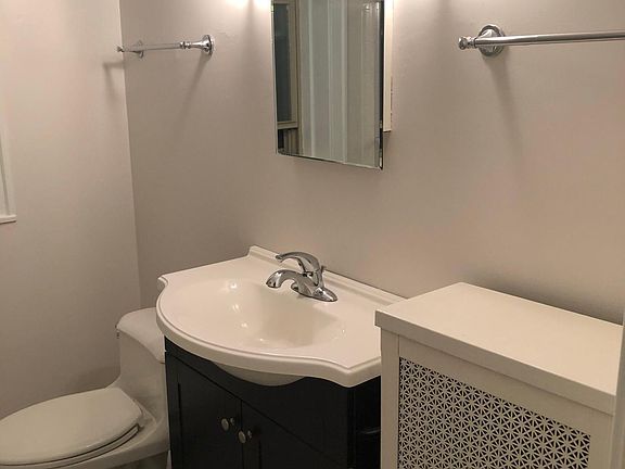 2nd image of 4847 Greenleaf St #1