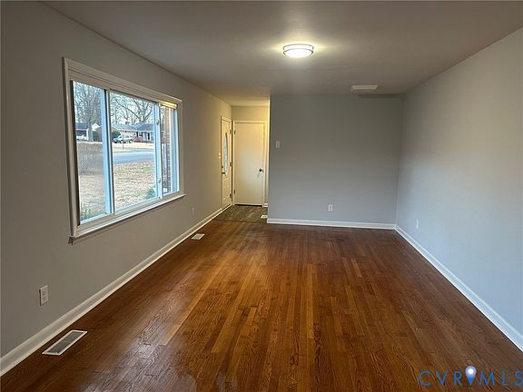 5th image of 536 Smithfield Ave