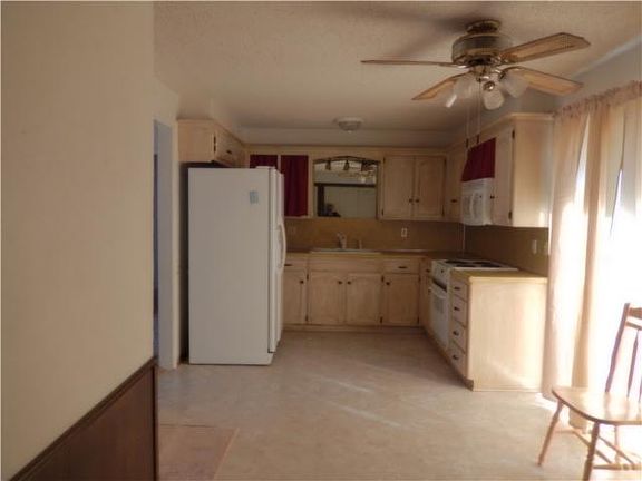 3rd image of 4720 SE 41st St