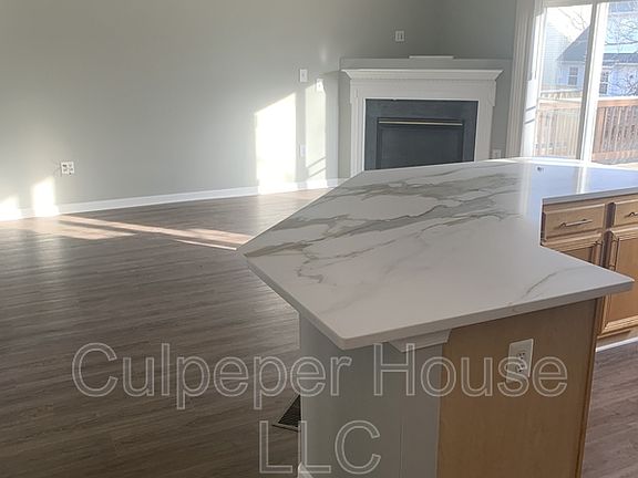 3rd image of 43771 Maison Blanc Sq