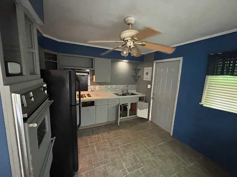 905 N Wesley St — Photo 11