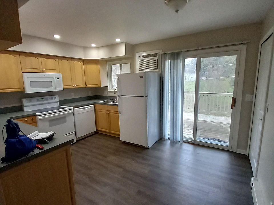 1st image of 72 Village Ct APT 3