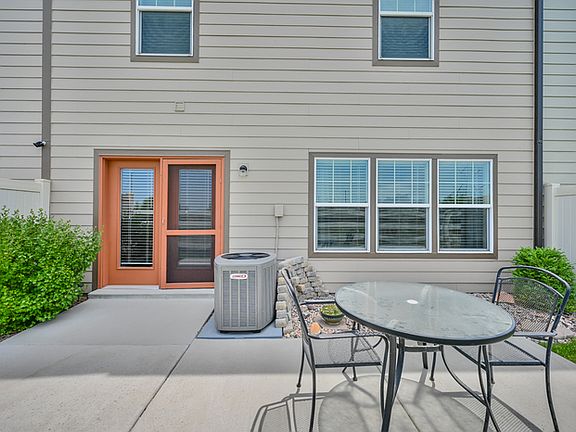 3rd image of 821 W Jordan Oaks Ct