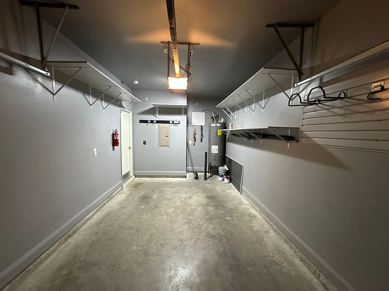 1034 Chatsworth Dr — Photo 8