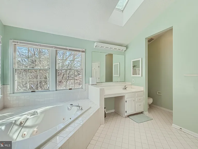 8 Sapphire Hill Ct — Photo 17