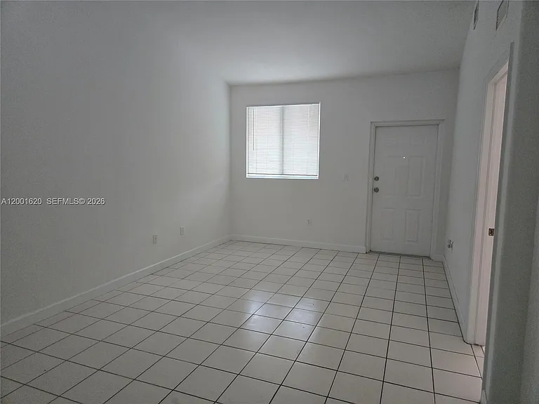 2731 SE 17th Ave #210 — Photo 2