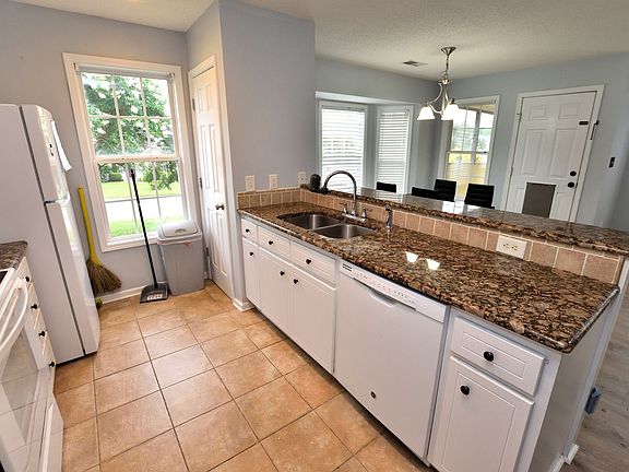 5th image of 496 Carnation Ct