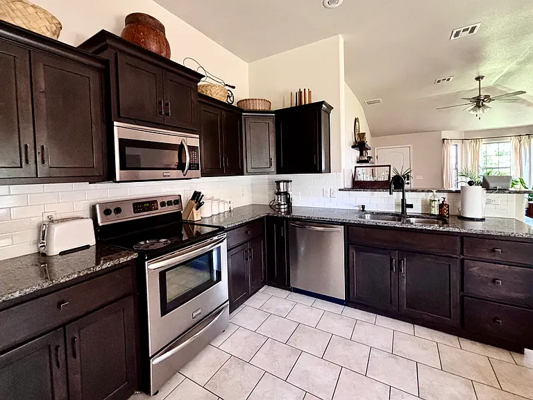 2610 S Jackson Ave — Photo 13