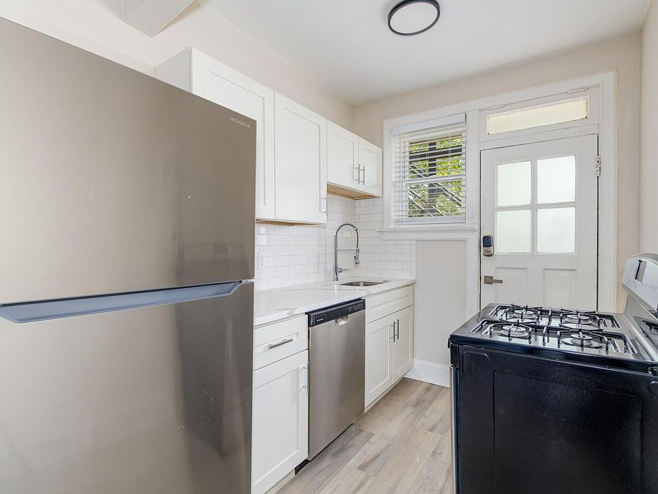 1st image of 4963 Winona Ave #3L