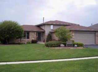 921 Wildwood Dr, New Lenox, IL 60451