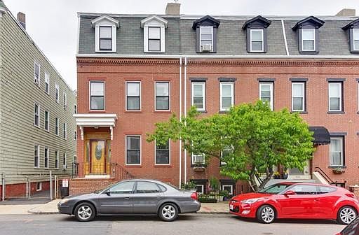 1st image of 616 E 6th St