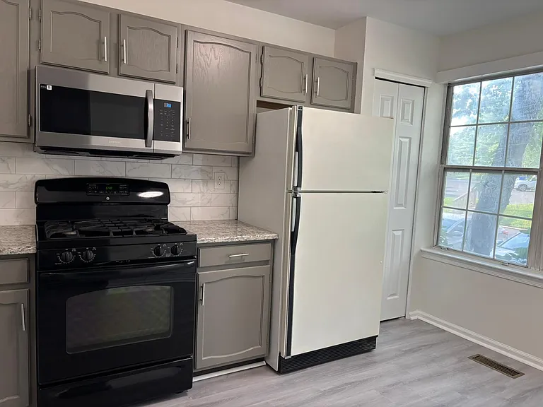 113 Redwood Dr — Photo 3