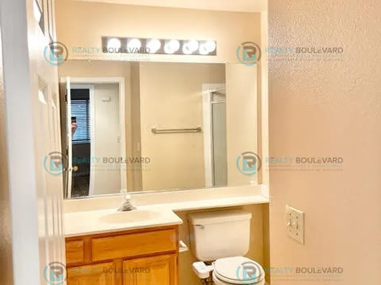 6073 Torrington Dr — Photo 18