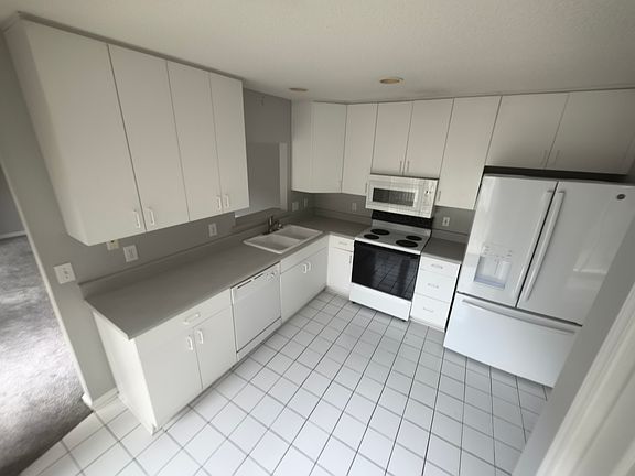 3rd image of 1019 Summerlin Falls Ct