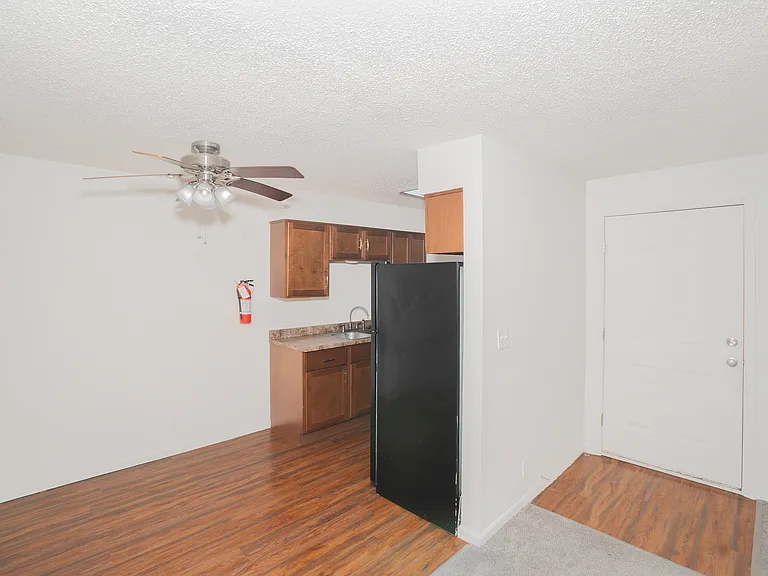 Dining & Kitchen Area