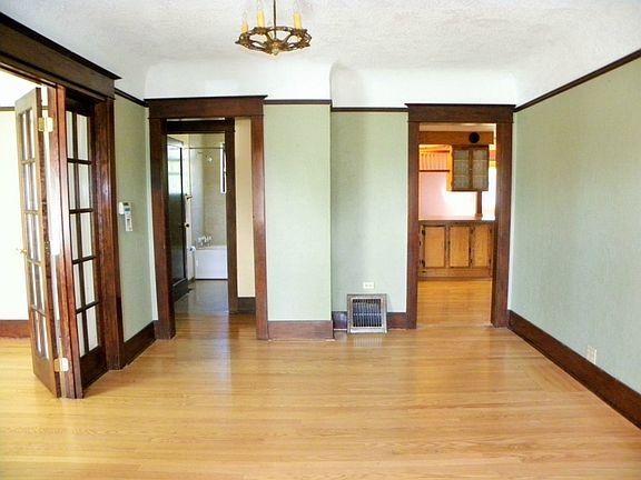 3rd image of 204 E I St
