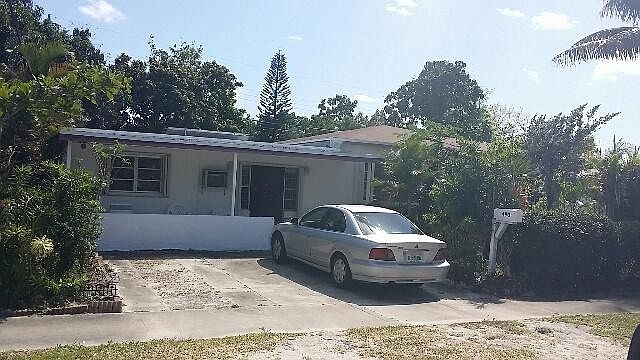 1st image of 490 NE 157th Ter