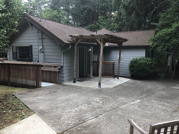 2nd image of 1079 NW Liberty Ln