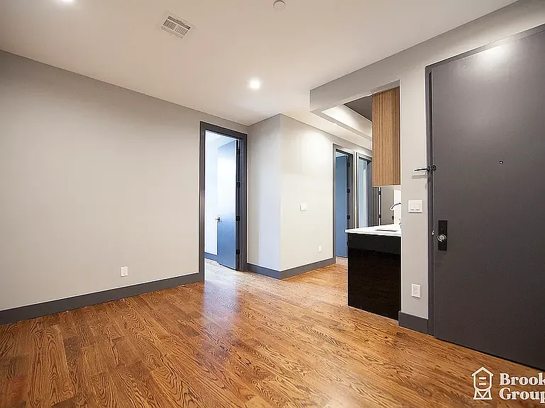81 Stanhope St #3B — Photo 1