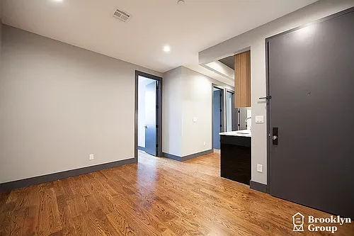 81 Stanhope St #3B Photo 1