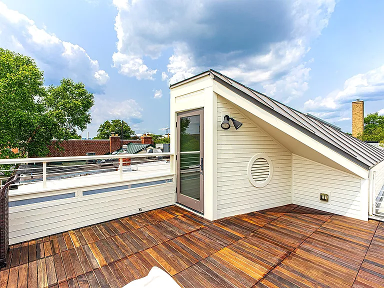 325 D St SE — Photo 63