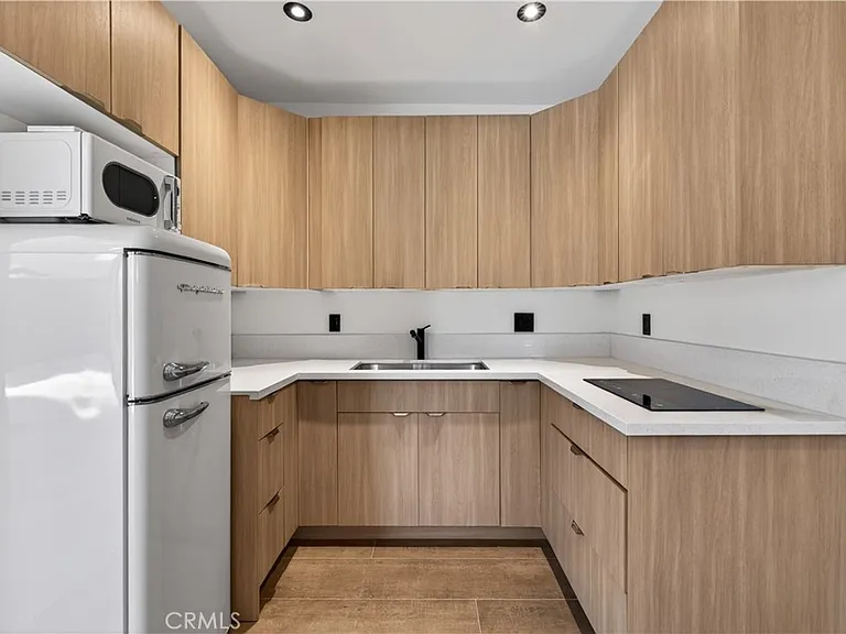 1713 W Alameda Ave — Photo 49