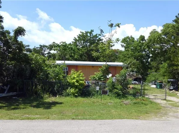 531 Coconut Ave, Goodland, FL 34140